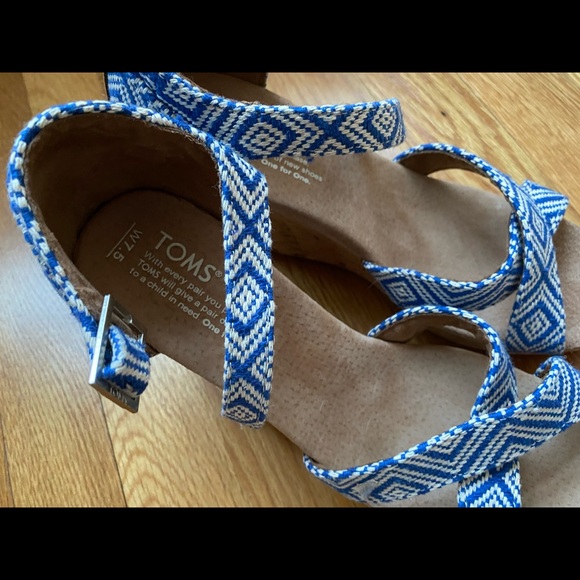 Toms Strappy Wedge Sandals - Picture 6 of 7